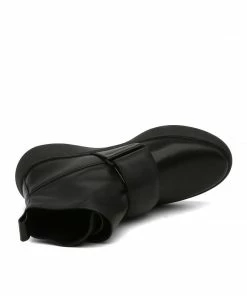 ISSEY MIYAKE X UN Flux Sneaker WOMEN