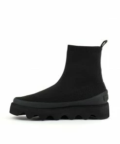 ISSEY MIYAKE X UN Bounce Fit Boot
