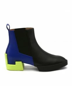 ISSEY MIYAKE X UN WOMEN Cubic Bootie