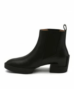 ISSEY MIYAKE X UN WOMEN Cubic Bootie