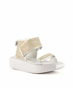 ANREALAGE X UN WOMEN Dimension Wa Lo