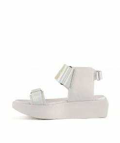 ANREALAGE X UN WOMEN Dimension Wa Lo