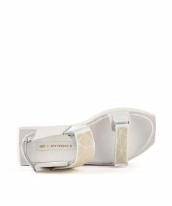 ANREALAGE X UN WOMEN Dimension Wa Lo