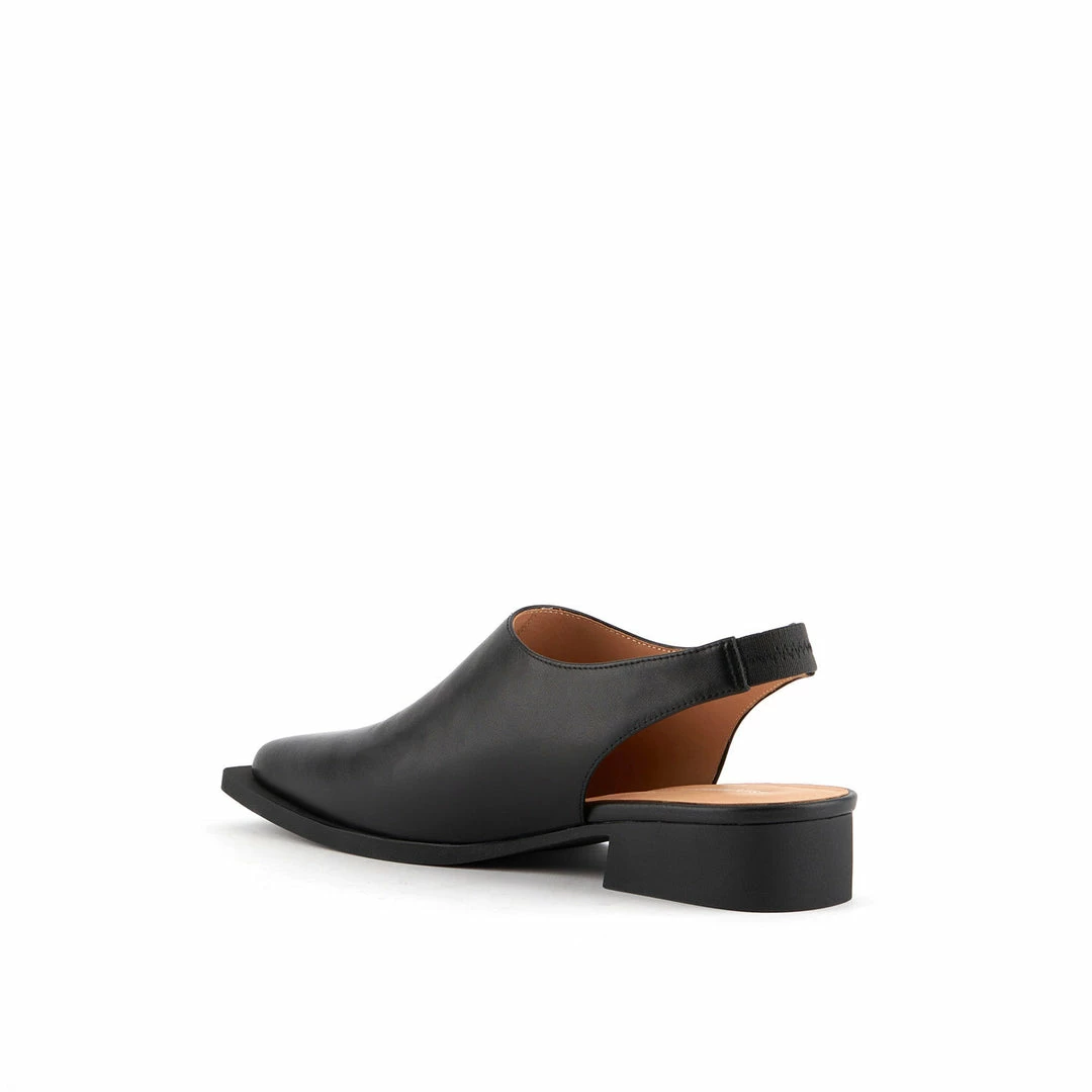 ISSEY MIYAKE X UN WOMEN Fin Flat 5 ISSEY MIYAKE X UN WOMEN Fin Flat