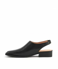 ISSEY MIYAKE X UN WOMEN Fin Flat 11 ISSEY MIYAKE X UN WOMEN Fin Flat