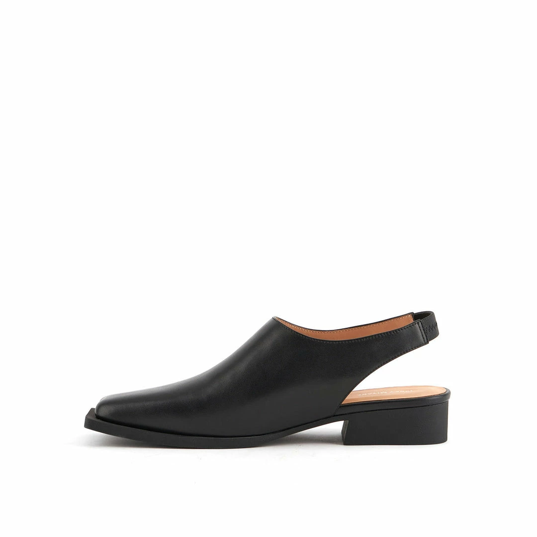 ISSEY MIYAKE X UN WOMEN Fin Flat 6 ISSEY MIYAKE X UN WOMEN Fin Flat
