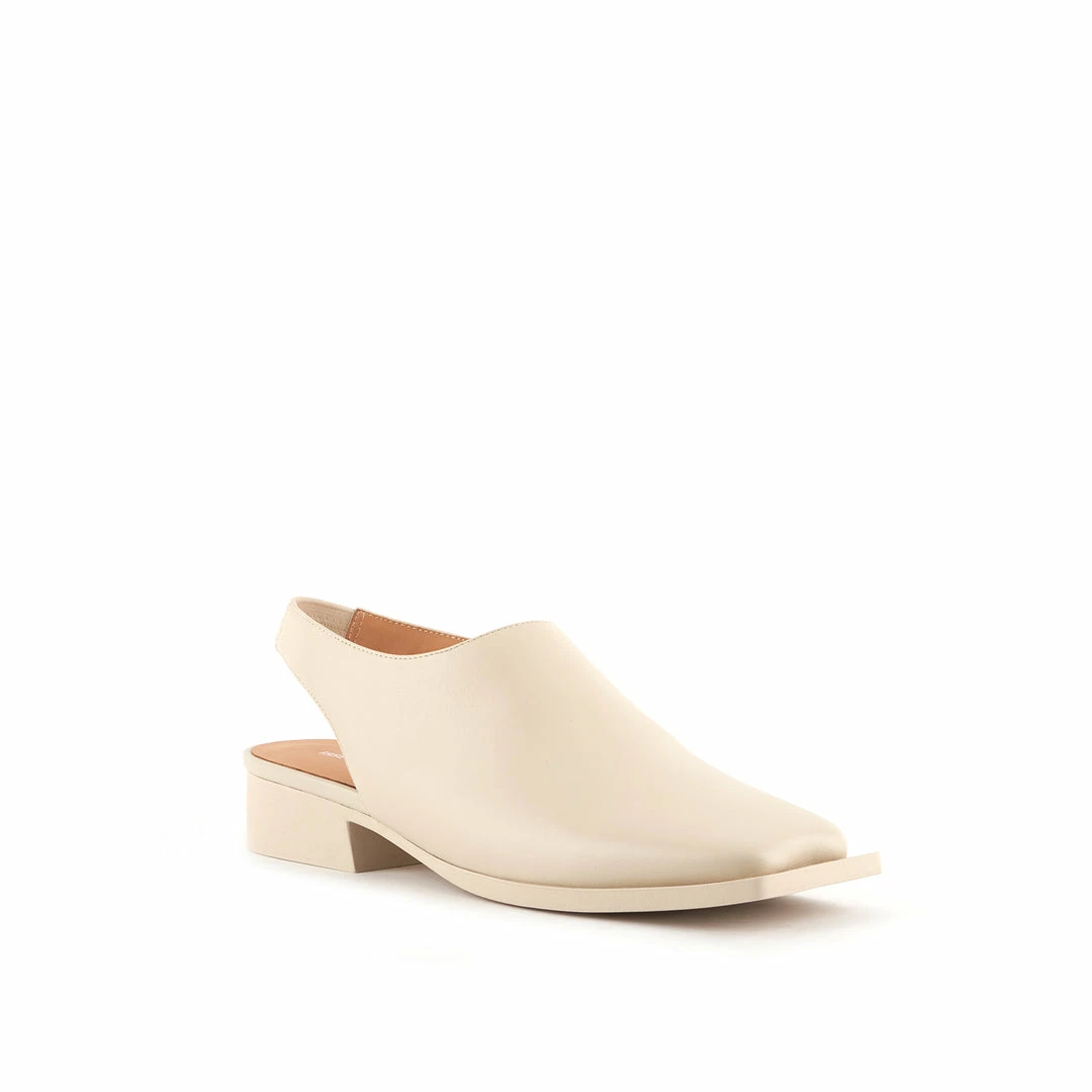 ISSEY MIYAKE X UN WOMEN Fin Flat 4 ISSEY MIYAKE X UN WOMEN Fin Flat