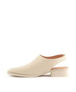 ISSEY MIYAKE X UN WOMEN Fin Flat 10 ISSEY MIYAKE X UN WOMEN Fin Flat
