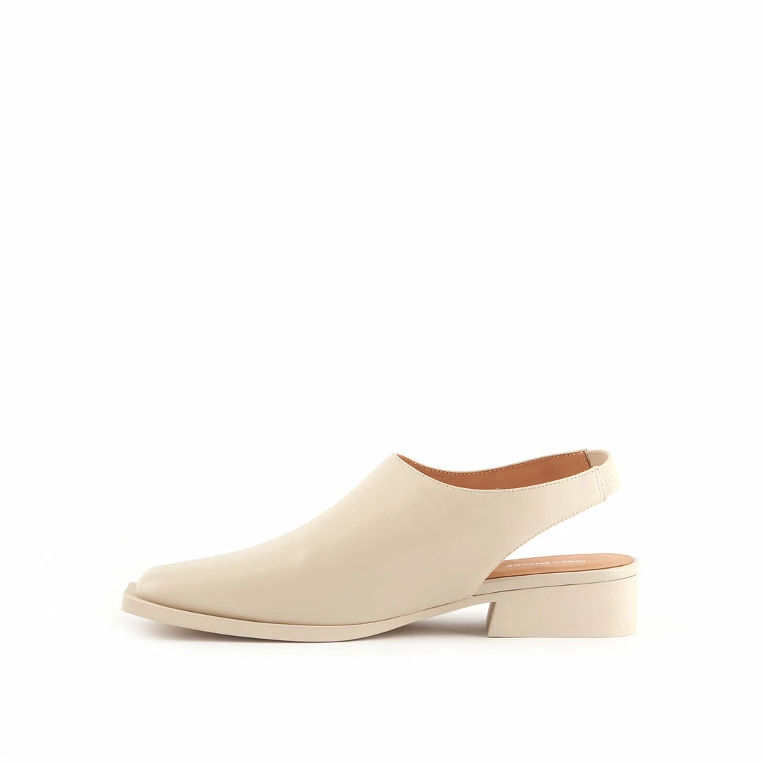 ISSEY MIYAKE X UN WOMEN Fin Flat 5 ISSEY MIYAKE X UN WOMEN Fin Flat