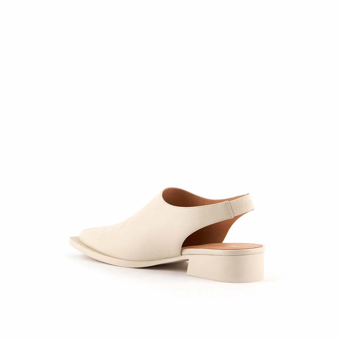 ISSEY MIYAKE X UN WOMEN Fin Flat 6 ISSEY MIYAKE X UN WOMEN Fin Flat