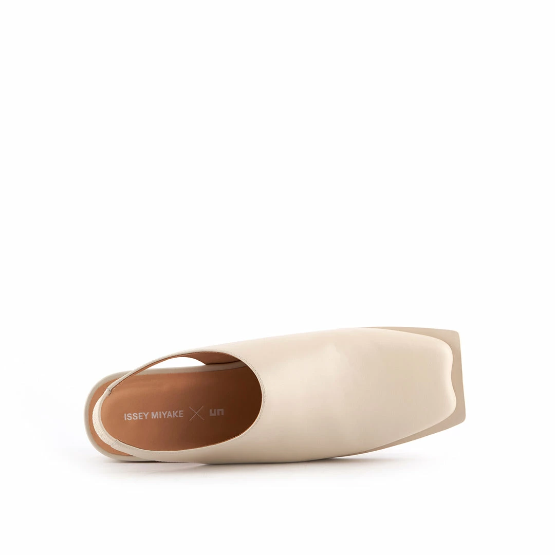 ISSEY MIYAKE X UN WOMEN Fin Flat 7 ISSEY MIYAKE X UN WOMEN Fin Flat