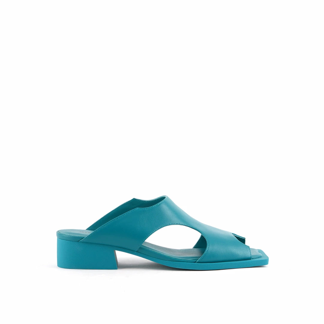 ISSEY MIYAKE X UN WOMEN Fin Sandal 3 ISSEY MIYAKE X UN WOMEN Fin Sandal